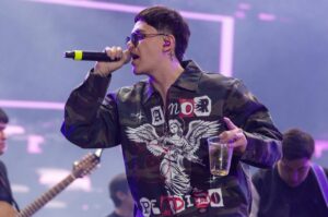 Junior H: Criticado por c&oacute;mo cant&oacute; en el VL.