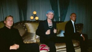 &iexcl;Peso Pluma se cambia radicalmente el look!