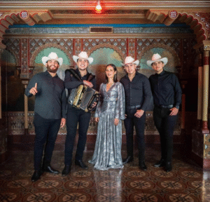 Marca Registrada junto a Julieta Venegas.