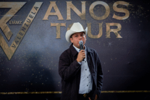 Remmy Valenzuela defiende a Carin León