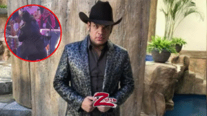 Marco Flores le avienta sillas a sus m&uacute;sicos&nbsp;