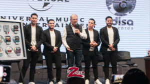 La Arrolladora Banda El Lim&oacute;n recibi&oacute; reconocimiento por trayectoria en el regional mexicano.