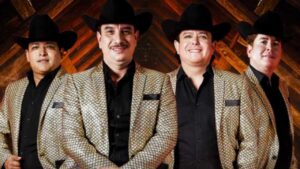 Los Alegres del Barranco utilizan karaoke masivo para eludir prohibici&oacute;n