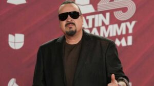 Pepe Aguilar destroza a m&eacute;dicos de EU: &ldquo;Tratan mejor a mis perros&rdquo;