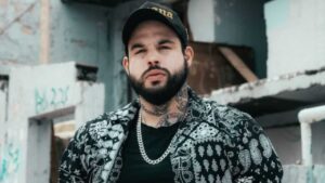 Emiliano Aguilar rinde homenaje a Antonio con el corrido “Lamberto Quintero”