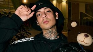 Natanael Cano explota contra se&ntilde;ora: &lsquo;C&aacute;llese el hocico&rsquo;