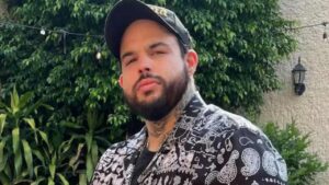 Emiliano Aguilar reta a Christian Nodal tras pol&eacute;mica con Cazzu