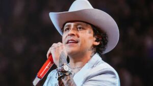 Christian Nodal arremete contra tiktokers y causa pol&eacute;mica