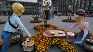Ofrenda Monumental de Día de Muertos en el Zócalo: un viaje místico de Aztlán a Tenochtitlan