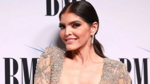 Ana B&aacute;rbara explota y avienta micr&oacute;fono en pleno show