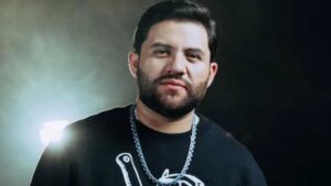 Luis R Conriquez gasta fortuna en cumpleaños de su hijo