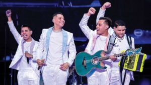 Grupo Firme bajo investigaci&oacute;n por cantar narcocorrido prohibido