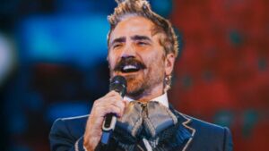 Así luce Alejandro Fernández en cama de hospital tras cirugía de EMERGENCIA