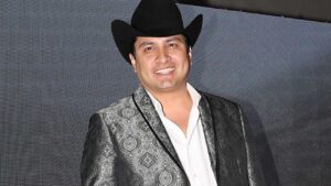 &iquest;Adi&oacute;s a la banda? Juli&oacute;n &Aacute;lvarez se viste de mariachi y deja a todos impactados con su atuendo