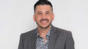 Luis &Aacute;ngel &ldquo;El Flaco&rdquo; canta Dragon Ball Z en vivo y provoca reacciones divididas