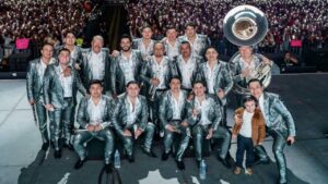 ¡No lo vas a creer! La Arrolladora Banda El Limón hace llorar a niño con este emotivo gesto