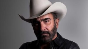 Vicente Fern&aacute;ndez Jr. baja 17 kilos y el parecido con Alejandro Fern&aacute;ndez causa revuelo