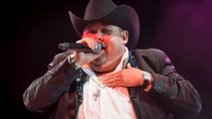 &ldquo;Me duele hasta el alma&rdquo;: El Coyote habla del vac&iacute;o que dej&oacute; la muerte de su mam&aacute; y su hermana