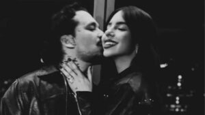 Christian Nodal dedica canci&oacute;n de Joan Sebastian a &Aacute;ngela Aguilar