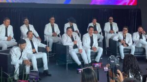 Banda Peque&ntilde;os Musical festeja 35 a&ntilde;os en la Arena CDMX mientras prepara el estreno de su pel&iacute;cula Br&uacute;jula