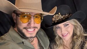 Alicia Villarreal se deja ver feliz y enamorada&hellip; pero no todos celebran su nueva relaci&oacute;n