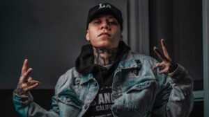 Santa Fe Klan ayuda a empleada de limpieza en evento de UFC y el momento se vuelve viral