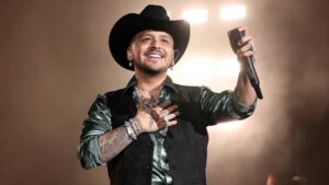 Christian Nodal cumple sueño de fan y el momento ya es viral