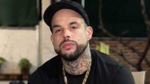 Emiliano Aguilar protagoniza tenso momento con reporteros y casi llega a los golpes