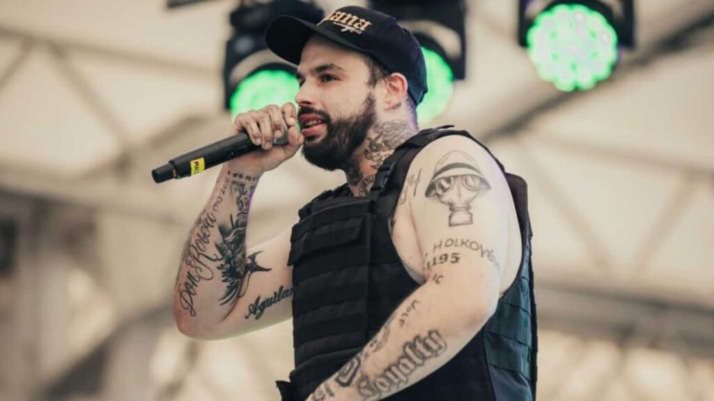 Emiliano Aguilar protagoniza tenso momento con reporteros y casi llega a los golpes