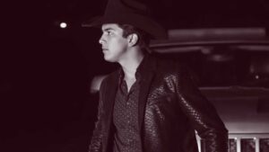 Privan de la vida a cantante de corridos tumbados mientras era infraccionado en Nuevo León