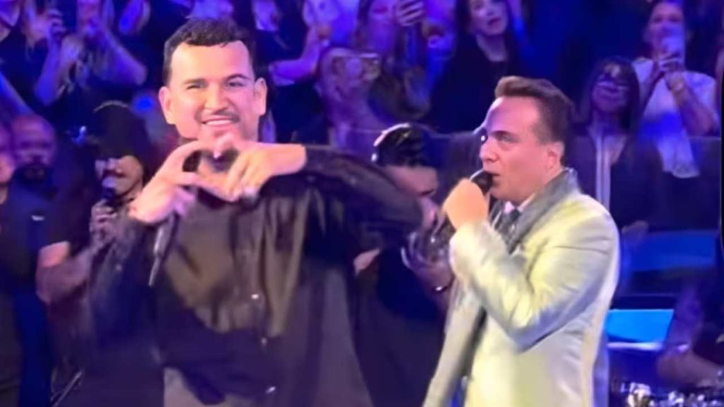 Ed&eacute;n Mu&ntilde;oz enloquece al p&uacute;blico tras cantar con Cristian Castro el tema "Azul" en el Domo Care