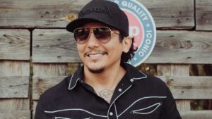 Edwin Luna reacciona con todo tras ser comparado con Christian Nodal por su cambio de imagen