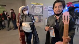 Ganadores de las guitarras autografias por PEPE AGUILAR, &Aacute;NGELA Y LEONARDO AGUILAR