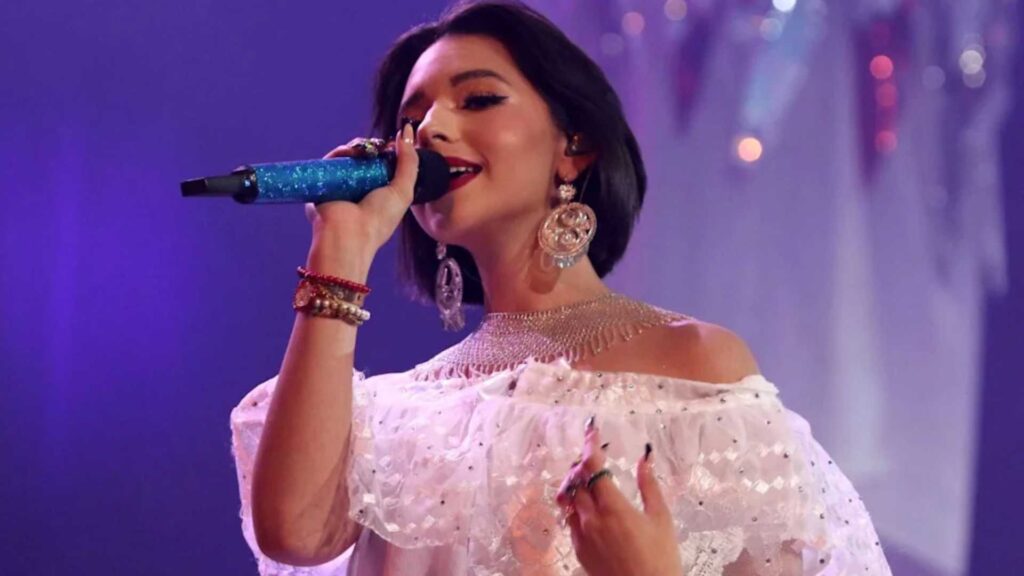 &Aacute;ngela Aguilar divide opiniones con su dueto en disco tributo al Charro de Huentit&aacute;n