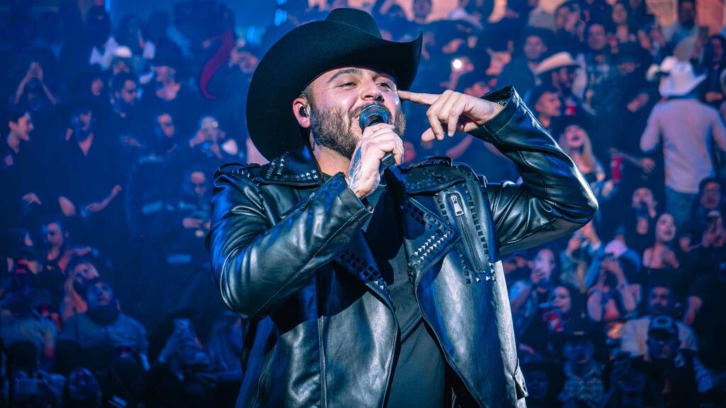 Gerardo Ortiz queda vetado en Quer&eacute;taro tras cantar narcocorridos