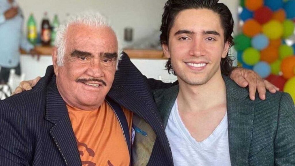 Tras el pol&eacute;mico tributo al Charro de Huentit&aacute;n, Alex Fern&aacute;ndez revela si existe un distanciamiento real con &Aacute;ngela Aguilar