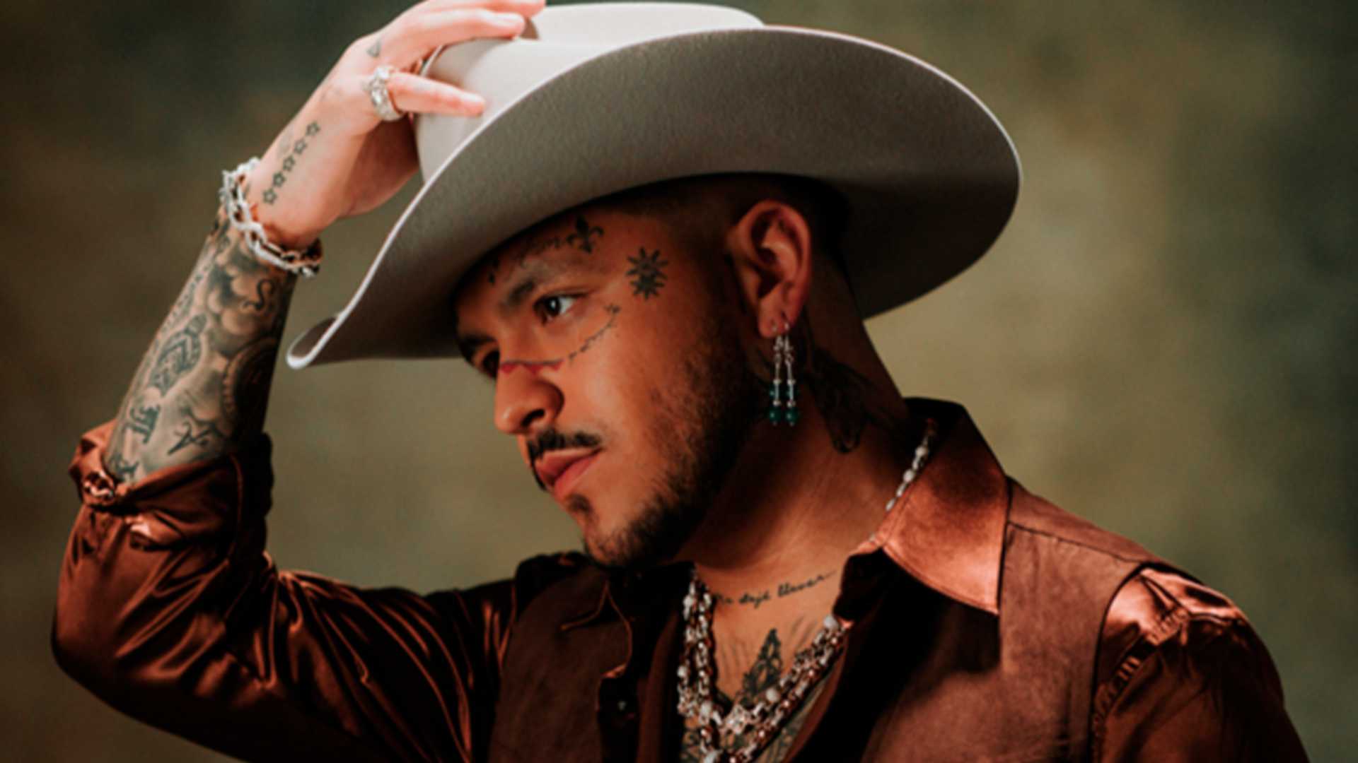 Christian Nodal silencia las polémicas con Bandera Blanca el disco que confirma por qué es el rey del mariacheño