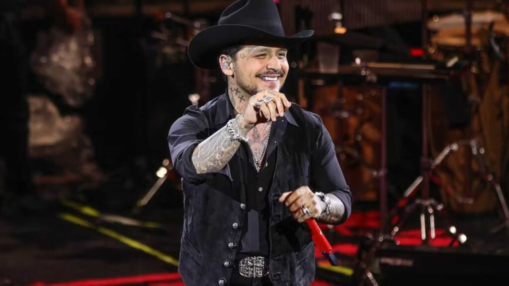 Christian Nodal silencia las polémicas con Bandera Blanca el disco que confirma por qué es el rey del mariacheño