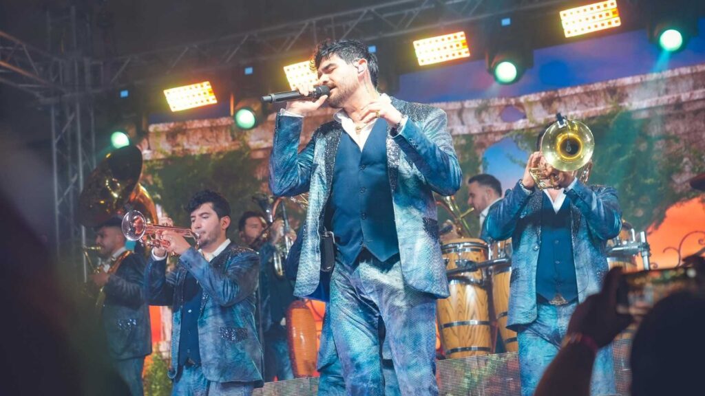 Banda El Recodo desata la fiesta mundialista con show GRATUITO en el Z&oacute;calo