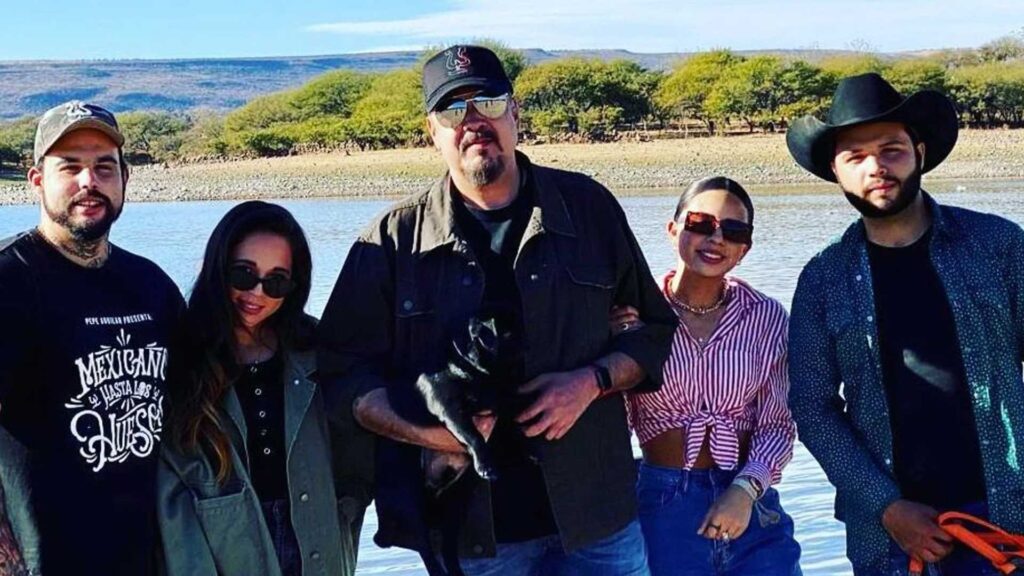 ¡Pepe Aguilar revela quién de sus hijos es el consentido! ¿Será Ángela Aguilar?