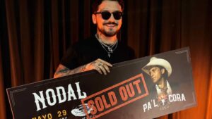 Christian Nodal quiso presumir su éxito en CDMX y terminó enfrentando las críticas del público