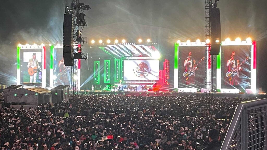 Los Tigres del Norte reunieron a 60 mil fans en el Estadio GNP y demostraron que ni la lluvia apaga su fiesta