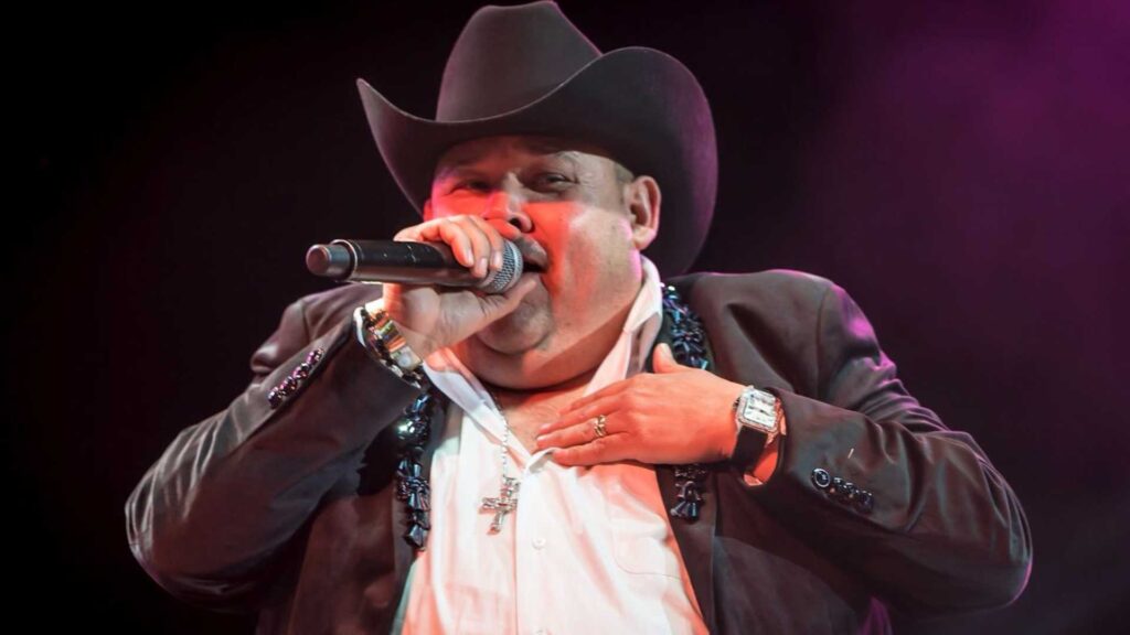 El Coyote sorprende a la industria musical con un histórico regreso al primer lugar de Billboard tras 26 años