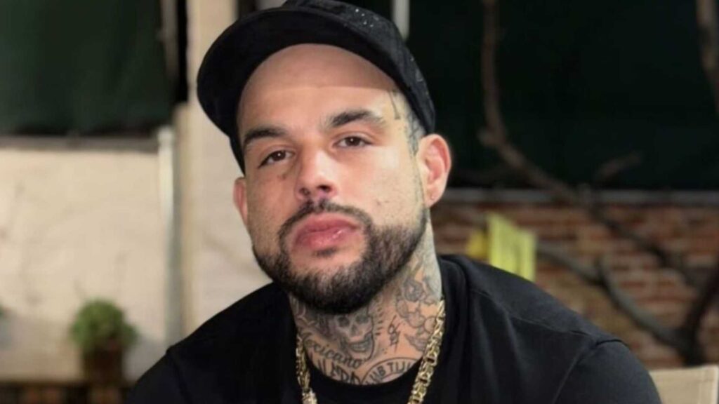 Emiliano Aguilar no ocultó más su calvicie y hasta bromeó con el parecido a Pepe Aguilar