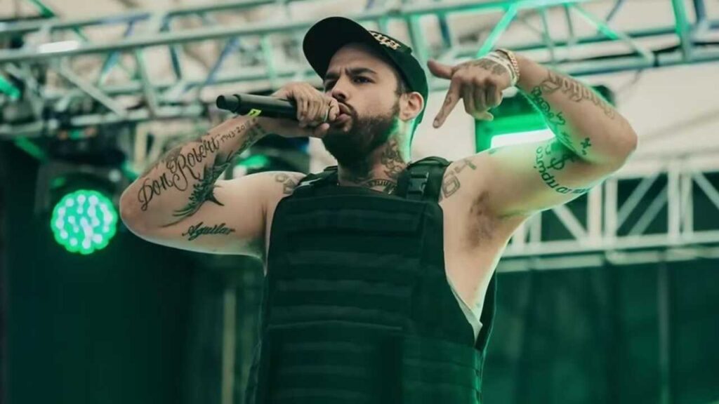 Emiliano Aguilar deja las diferencias a un lado y canta un tema de Pepe Aguilar