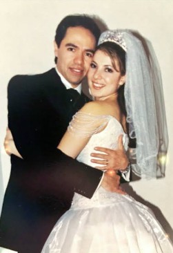 Gustavo &Aacute;ngel y Priscila &Aacute;ngel celebran 25 a&ntilde;os de matrimonio con una foto llena de amor