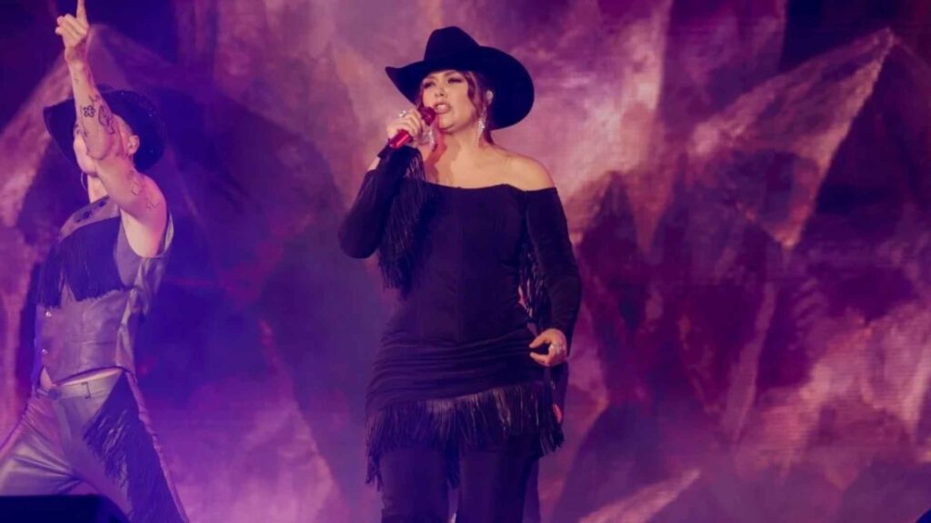 Yuridia conquista el Estadio GNP y emociona con un homenaje inolvidable a Juan Gabriel y Selena