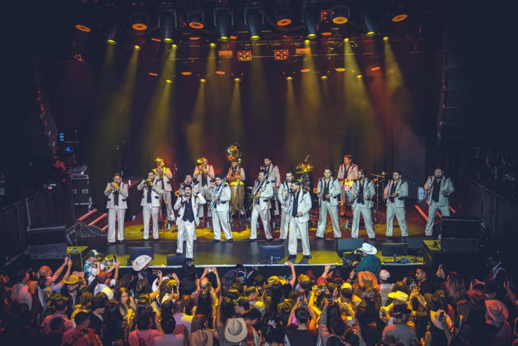 &iquest;Por qu&eacute; la polic&iacute;a detuvo de imprevisto a Poncho Liz&aacute;rraga y Banda El Recodo en las calles de Londres?