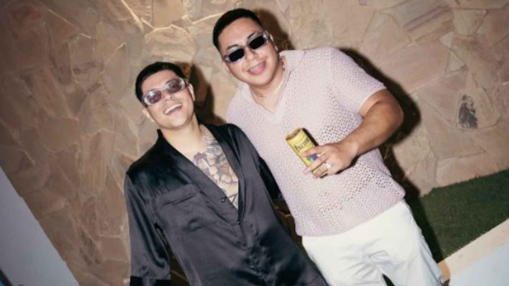 Eduin Caz regala un millón de pesos a Ese Pérez y lo reconoce como el ganador de LCDLF