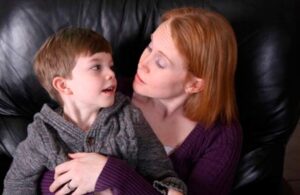 &iquest;Por qu&eacute; los ni&ntilde;os tienden a portarse mal cuando est&aacute;n sus padres?